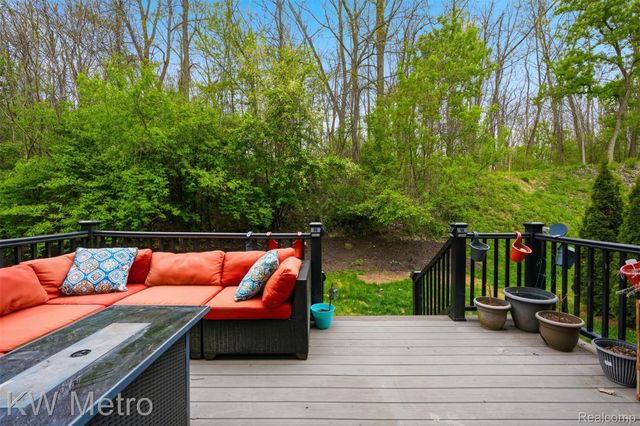 4953 W Stonegate Circle, Orion Charter Township, MI 48359
