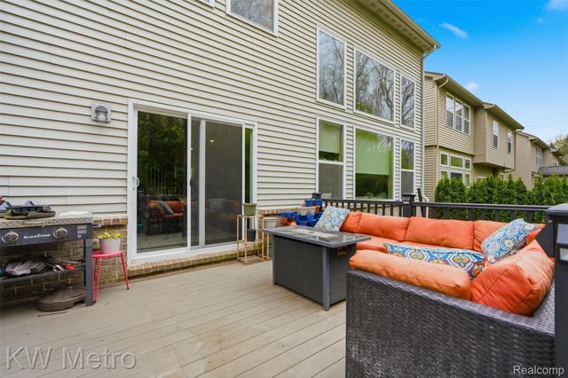 4953 W Stonegate Circle, Orion Charter Township, MI 48359