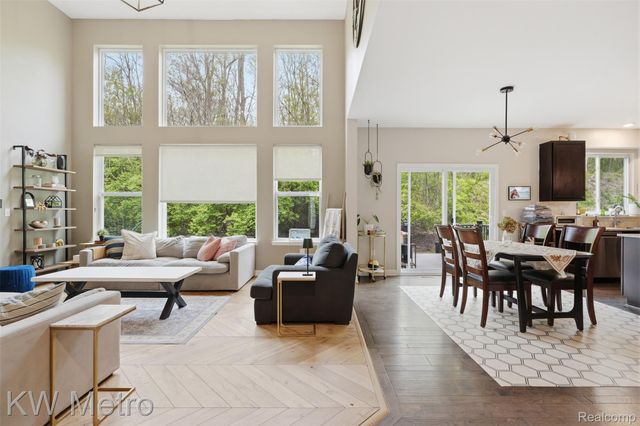 4953 W Stonegate Circle, Orion Charter Township, MI 48359