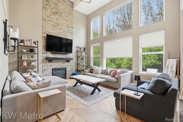 4953 W Stonegate Circle, Orion Charter Township, MI 48359