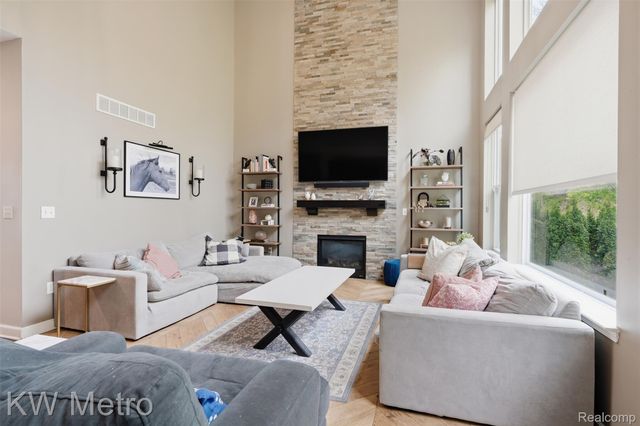 4953 W Stonegate Circle, Orion Charter Township, MI 48359