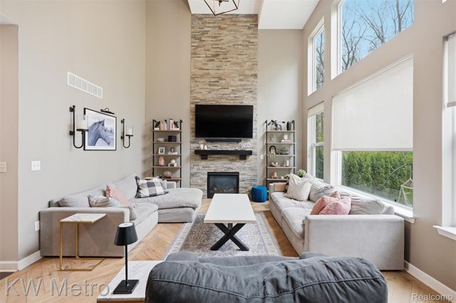 4953 W Stonegate Circle, Orion Charter Township, MI 48359
