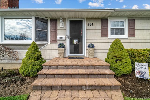 261 N 6th Street, Bethpage, NY 11714