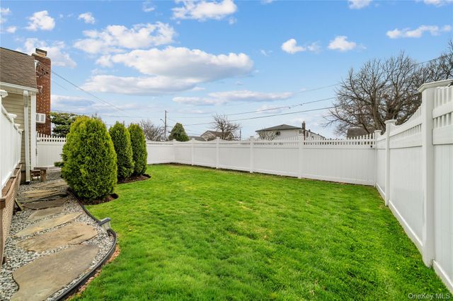 261 N 6th Street, Bethpage, NY 11714