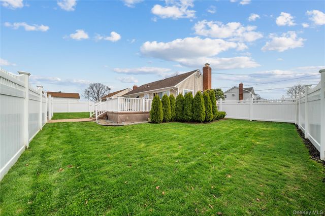 261 N 6th Street, Bethpage, NY 11714