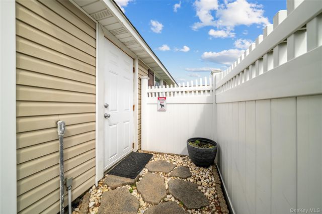 261 N 6th Street, Bethpage, NY 11714