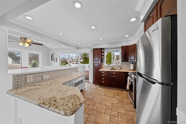 261 N 6th Street, Bethpage, NY 11714