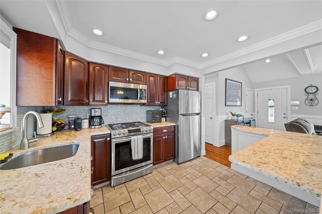 261 N 6th Street, Bethpage, NY 11714