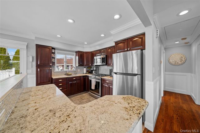 261 N 6th Street, Bethpage, NY 11714