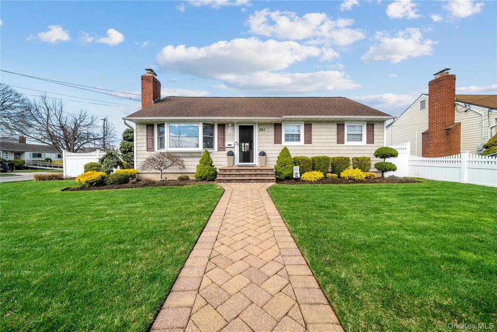 261 N 6th Street, Bethpage, NY 11714