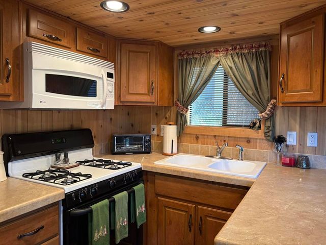 52901 Pine Cove Road 42, Idyllwild, CA 92549