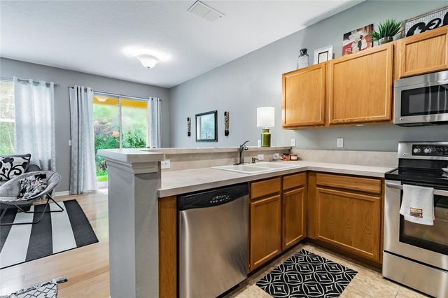 8116 STONE PATH WAY, Tampa, FL 33647