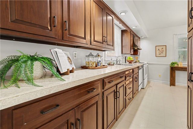 507 Beechwood Drive, East Rochester, NY 14445