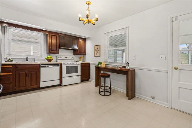 507 Beechwood Drive, East Rochester, NY 14445