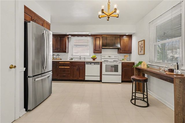 507 Beechwood Drive, East Rochester, NY 14445