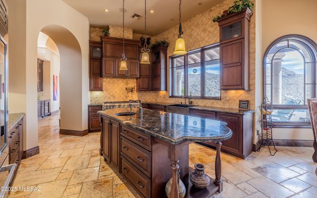 15275 N Silent Vista Court, Marana, AZ 85658