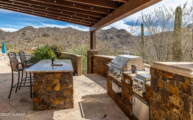 15275 N Silent Vista Court, Marana, AZ 85658