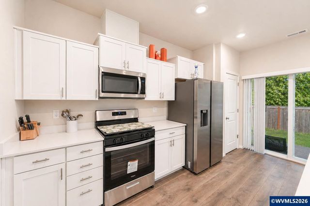 966 Sparrow St, Woodburn, OR 97071