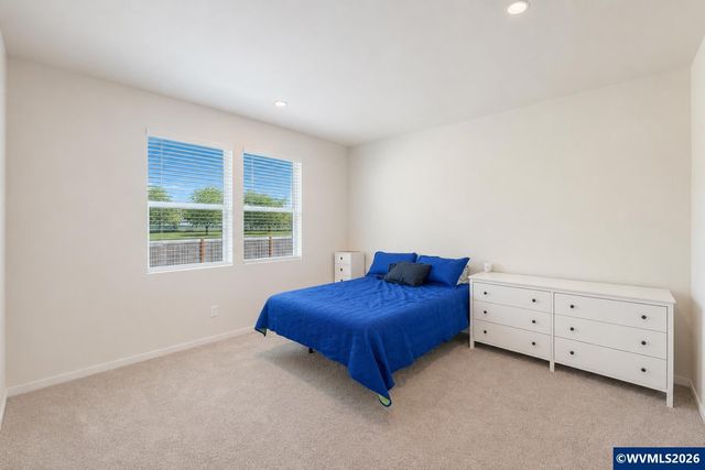 966 Sparrow St, Woodburn, OR 97071