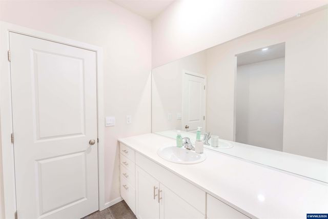 966 Sparrow St, Woodburn, OR 97071