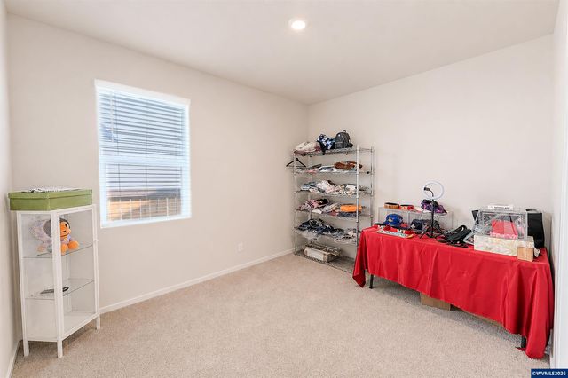 966 Sparrow St, Woodburn, OR 97071