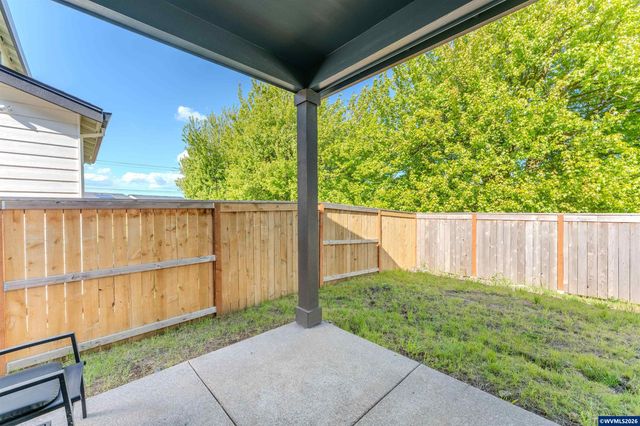 966 Sparrow St, Woodburn, OR 97071
