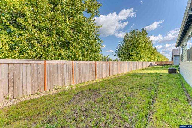 966 Sparrow St, Woodburn, OR 97071