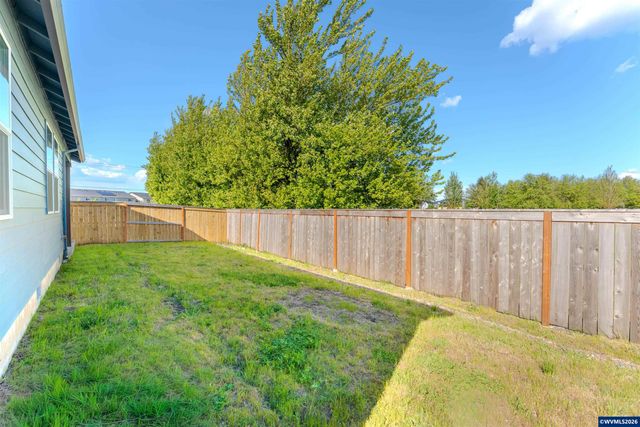 966 Sparrow St, Woodburn, OR 97071