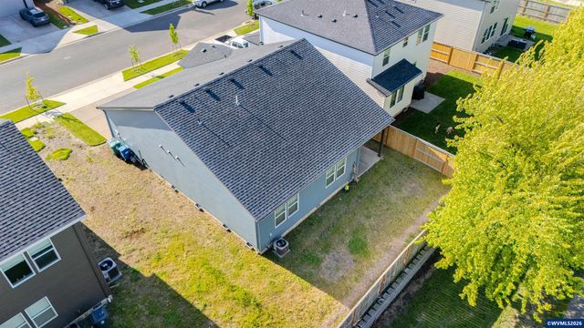 966 Sparrow St, Woodburn, OR 97071