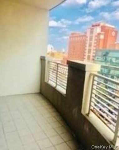 37-20 Prince Street 7G, Flushing, NY 11354