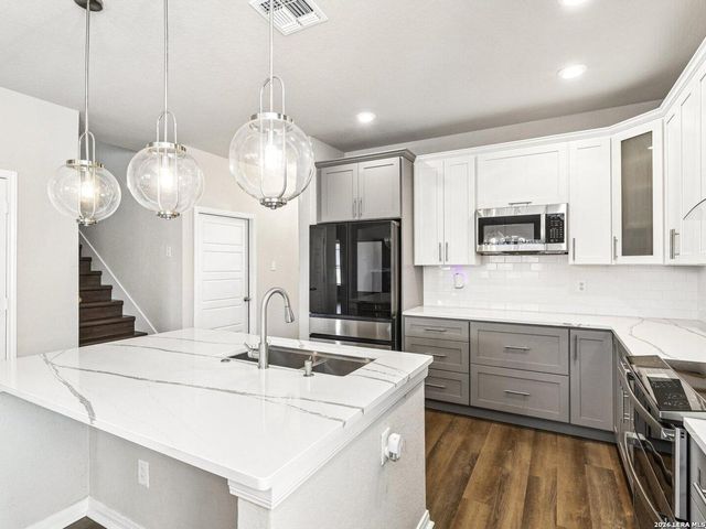 6730 Comanche Band, San Antonio, TX 78233