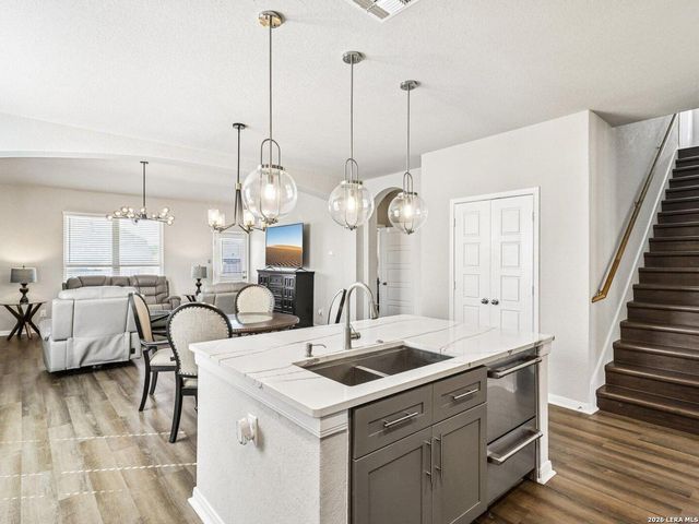 6730 Comanche Band, San Antonio, TX 78233