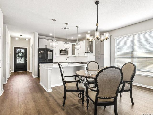 6730 Comanche Band, San Antonio, TX 78233