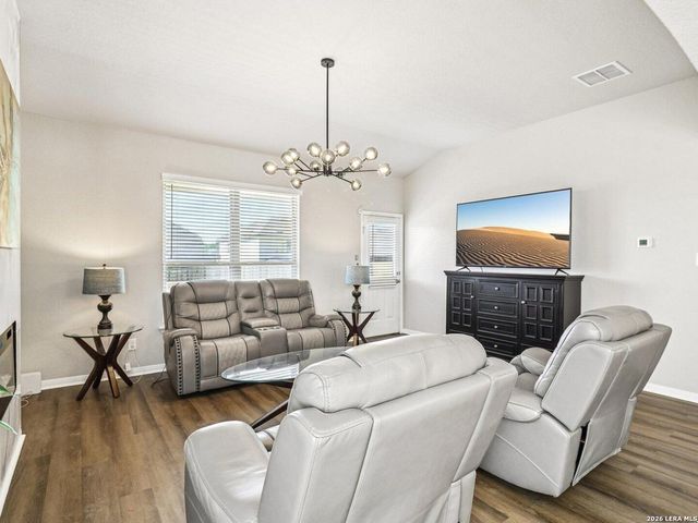 6730 Comanche Band, San Antonio, TX 78233