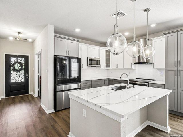 6730 Comanche Band, San Antonio, TX 78233