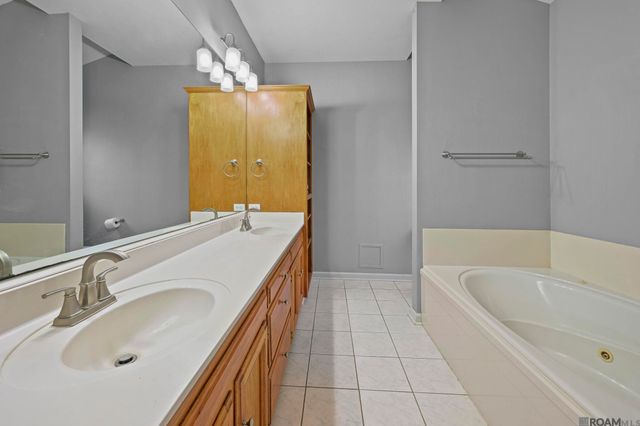 18529 Lake Camellia Ave, Baton Rouge, LA 70817