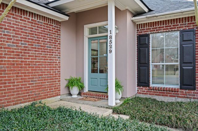 18529 Lake Camellia Ave, Baton Rouge, LA 70817