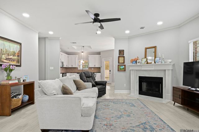 18529 Lake Camellia Ave, Baton Rouge, LA 70817