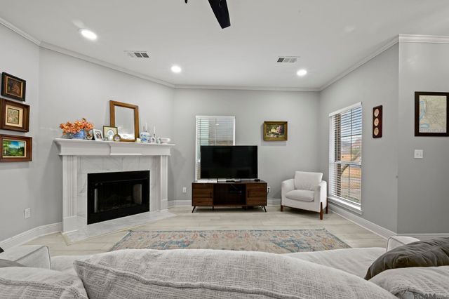 18529 Lake Camellia Ave, Baton Rouge, LA 70817