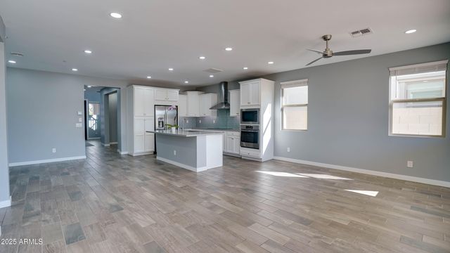 3871 E LOMA VISTA Street, Gilbert, AZ 85295