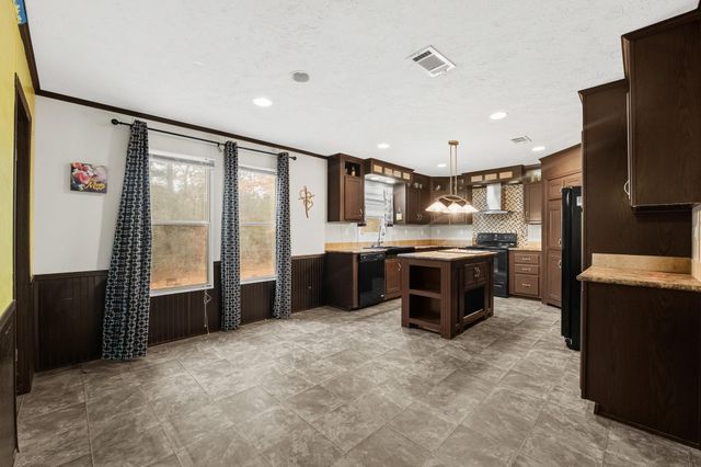 32 Oak Lake, Trinity, TX 75862