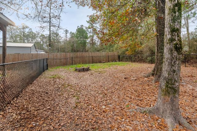 32 Oak Lake, Trinity, TX 75862