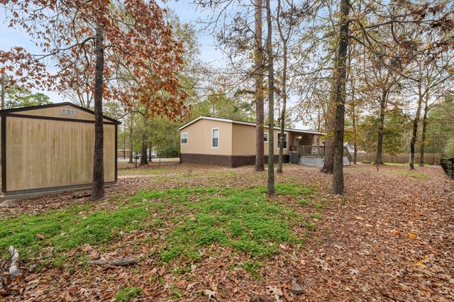 32 Oak Lake, Trinity, TX 75862