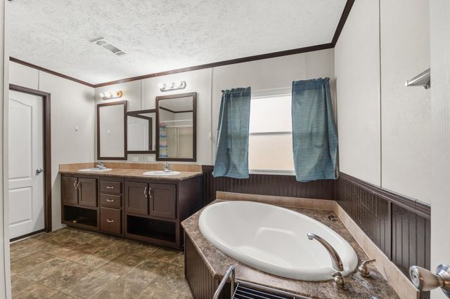 32 Oak Lake, Trinity, TX 75862