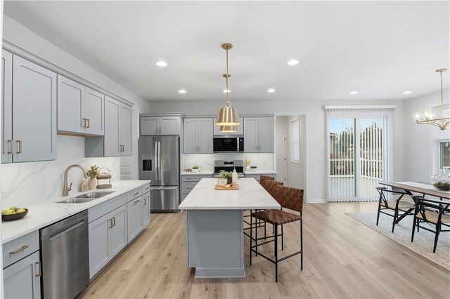 8 Nightfrost Lane, Henrietta, NY 14467