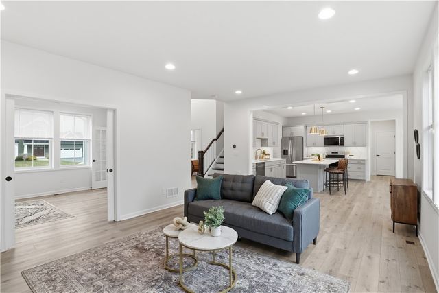 8 Nightfrost Lane, Henrietta, NY 14467