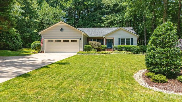 1705 Hummingbird Lane, Hendersonville, NC 28792