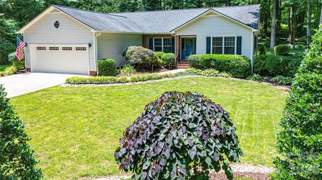 1705 Hummingbird Lane, Hendersonville, NC 28792