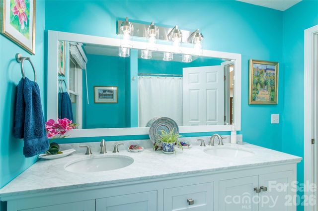 1705 Hummingbird Lane, Hendersonville, NC 28792