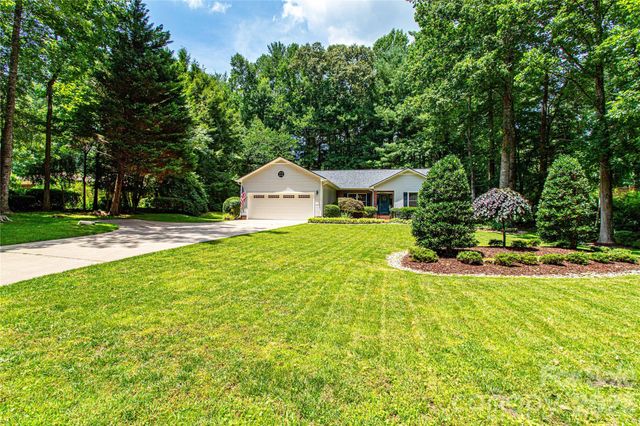 1705 Hummingbird Lane, Hendersonville, NC 28792